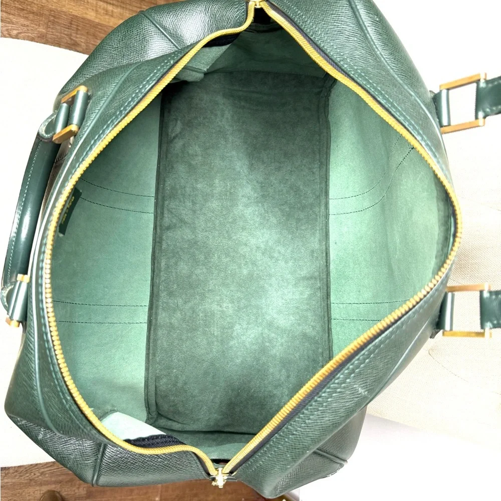 Authentic LOUIS VUITTON Taiga Kendall PM Episea green leather travel bag unisex